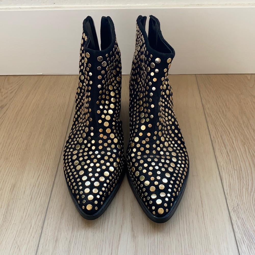 Gold studded Vince Camino
